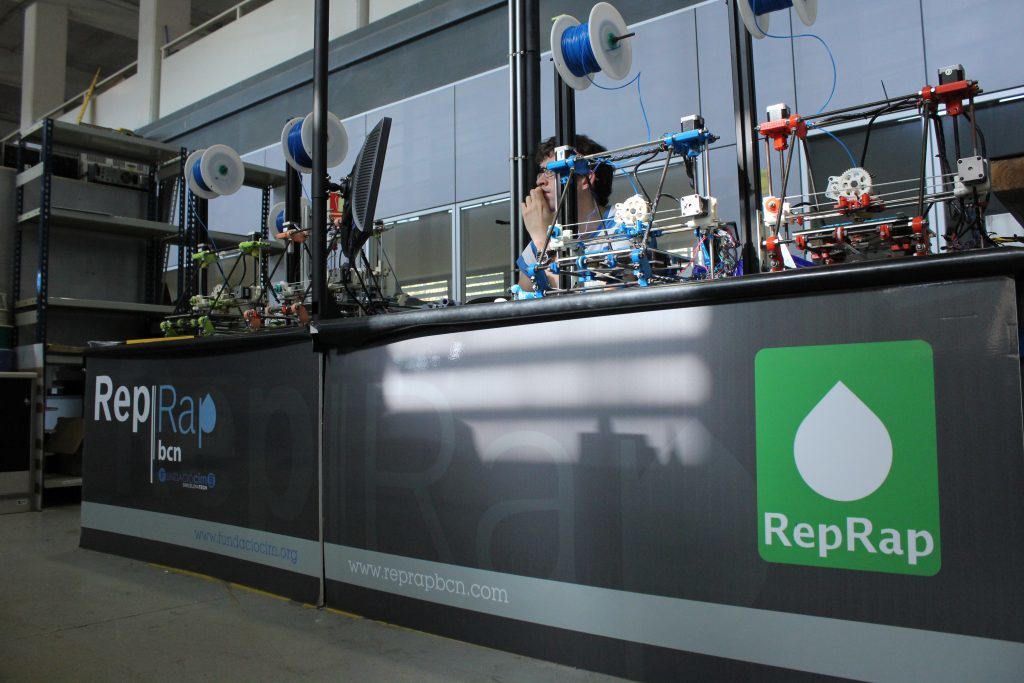 RepRapBCN CIM warehouse showing the RepRap Machines to visitors